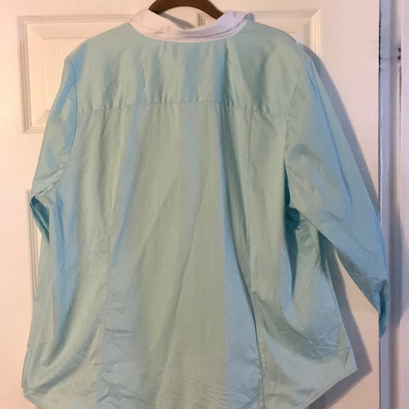 Women’s plus size button down shirt. Size 22 - Picture 5 of 7